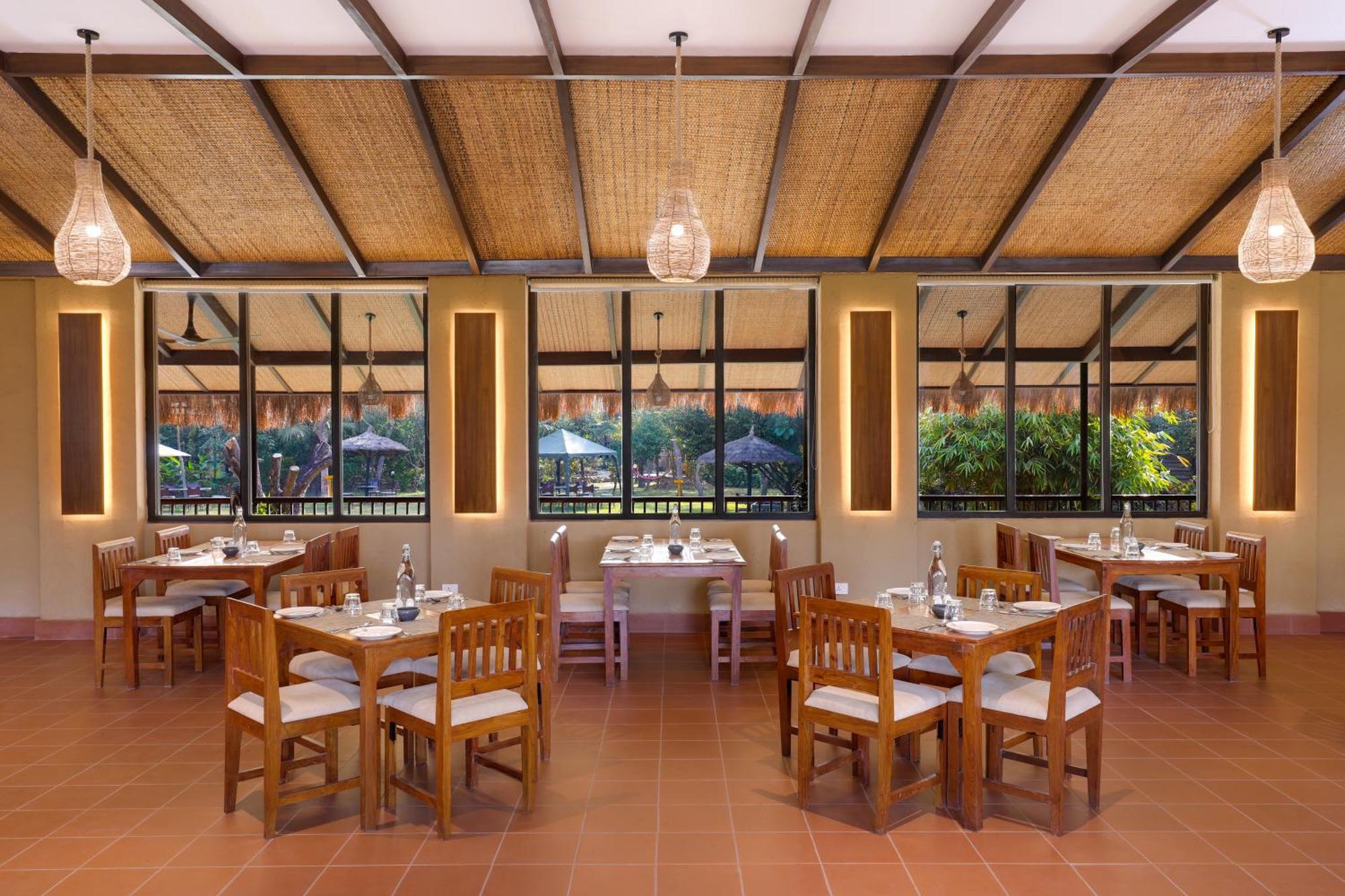 Tigerland Safari - A Lemon Tree Resort, Chitwan, Nepal Patlahara Экстерьер фото
